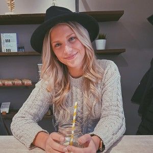 Meet your Posher, Chloe